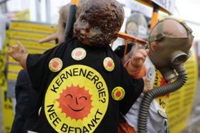 Jaderný odpad je v Německu, aktivisté blokují koleje