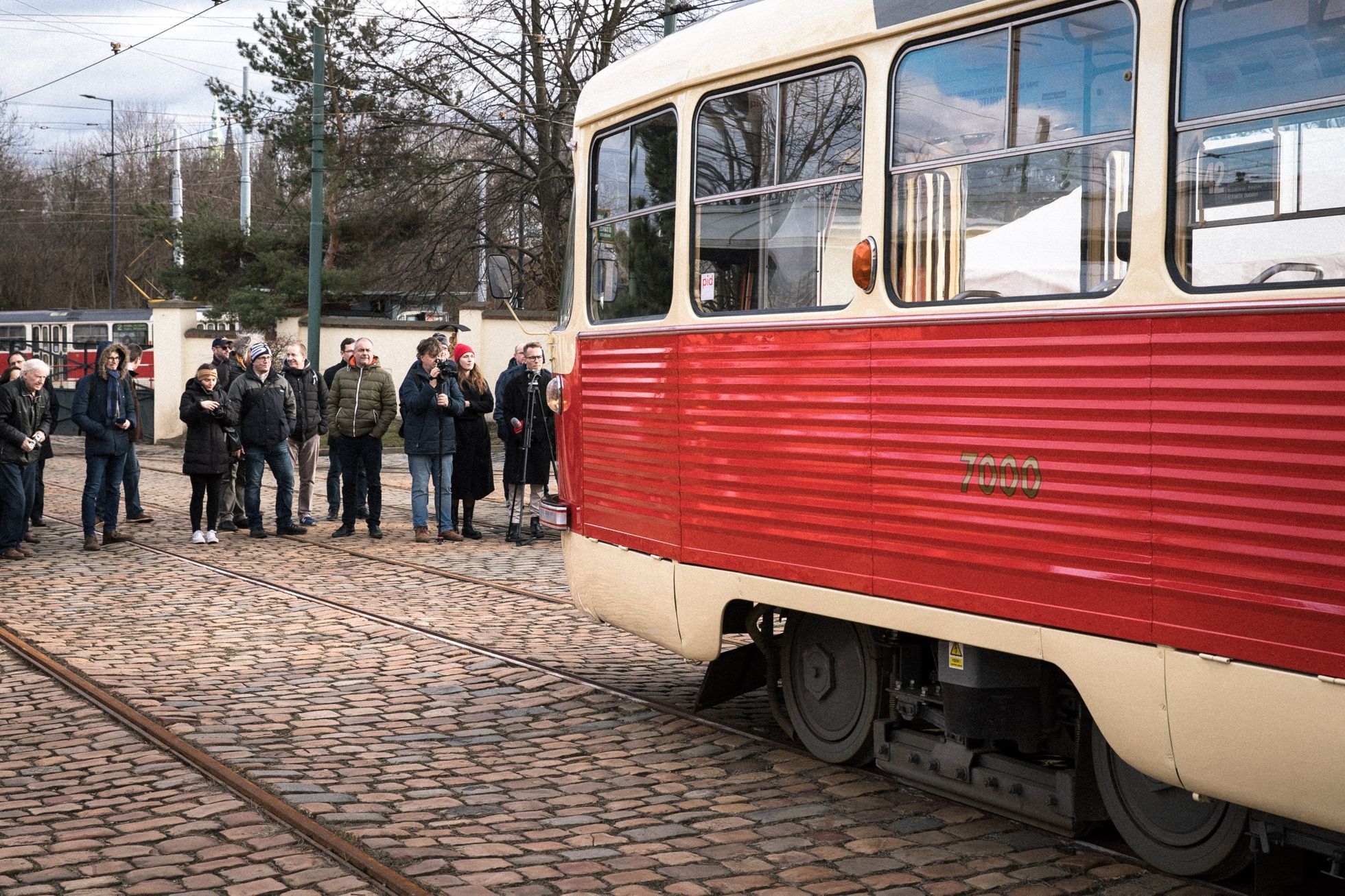 Slavnostní představení první tramvaje K2 (ev. č. 7000) v pravidelném provozu v Praze