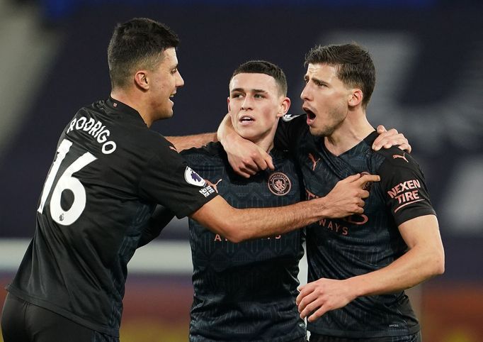 Phil Foden slaví branku