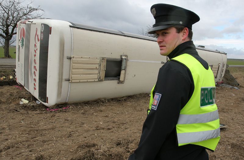Nehoda autobusu u Nupak na Říčansku