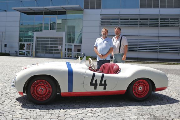 Michal Velebný a Stanislav Kafka (vlevo), se budou příští rok střídat na Le Mans Classic za volantem Škody Sport, která se před 70. lety závodu účastnila.