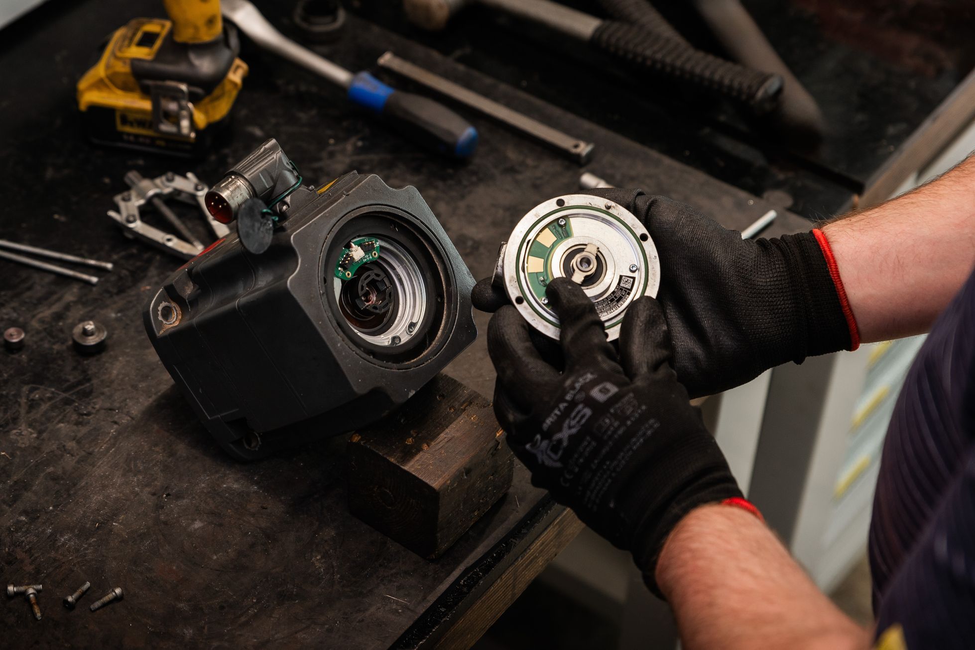 U všech motorů odborníci provedli diagnostiku, čištění a zkontrolovali těsnění ložisek. Důkladně prověřili mechaniku i elektroniku každého motoru.