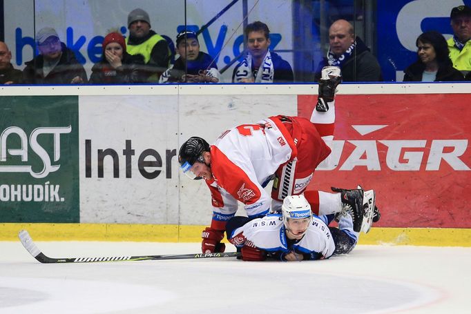 2. čtvrtfinále play-off 2018, Plzeň - Olomouc: Marek Laš (v bílém)