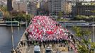 Pochod fanoušků Slavie z Náměstí Republiky na finále Mol Cupu na stadion pražské Sparty na Letné.