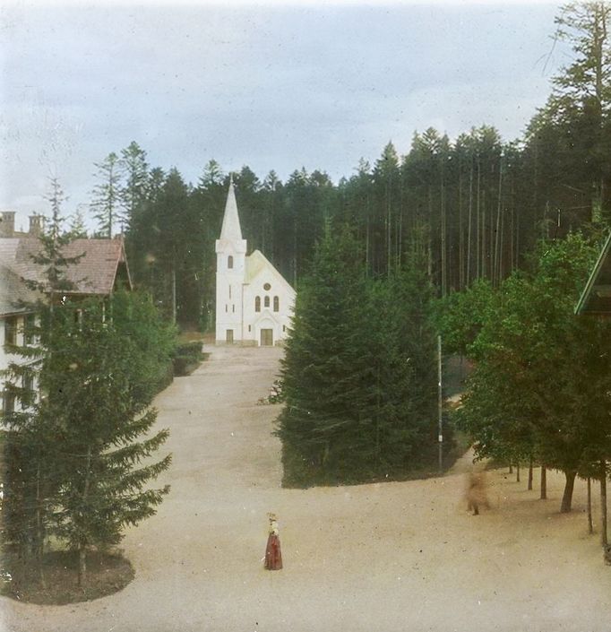 Hrušov, Vysoké Tatry, 1910. Kolorovaný archivní snímek z tatranského pohoří na Slovensku.