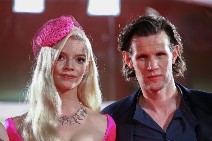 Herci Anya Taylor-Joyová a Matt Smith na Benátském filmovém festivalu.