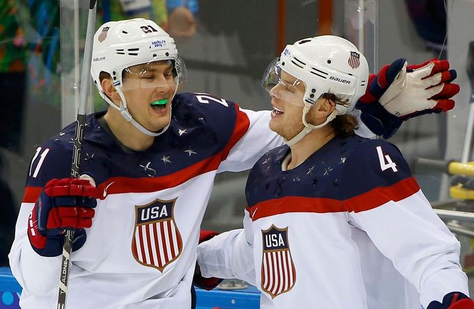 USA - Slovensko: James van Riemsdyk a John Carlson