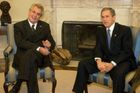 Překvapený Bush, Lou Reed i večeře s Jágrem. Kteří čeští politici navštívili Bílý dům