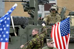 Američané přijeli podpořit spojence z NATO. Stovky vojáků dorazily do Polska