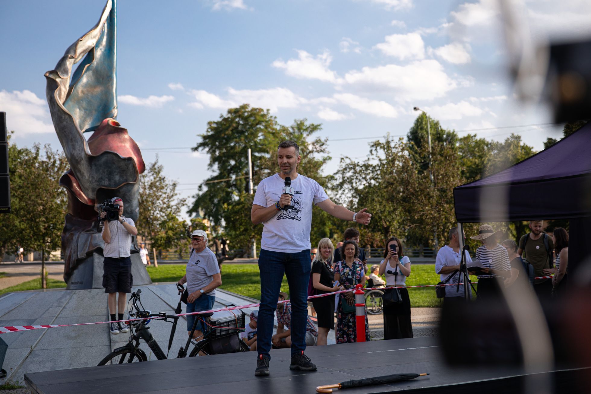 Demonstrace Milionu chvilek pro demokracii proti ministru spravedlnosti Pavlu Blažkovi