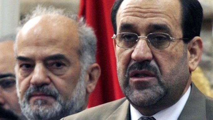 Irácký premiér Núrí Málikí (vpravo)
