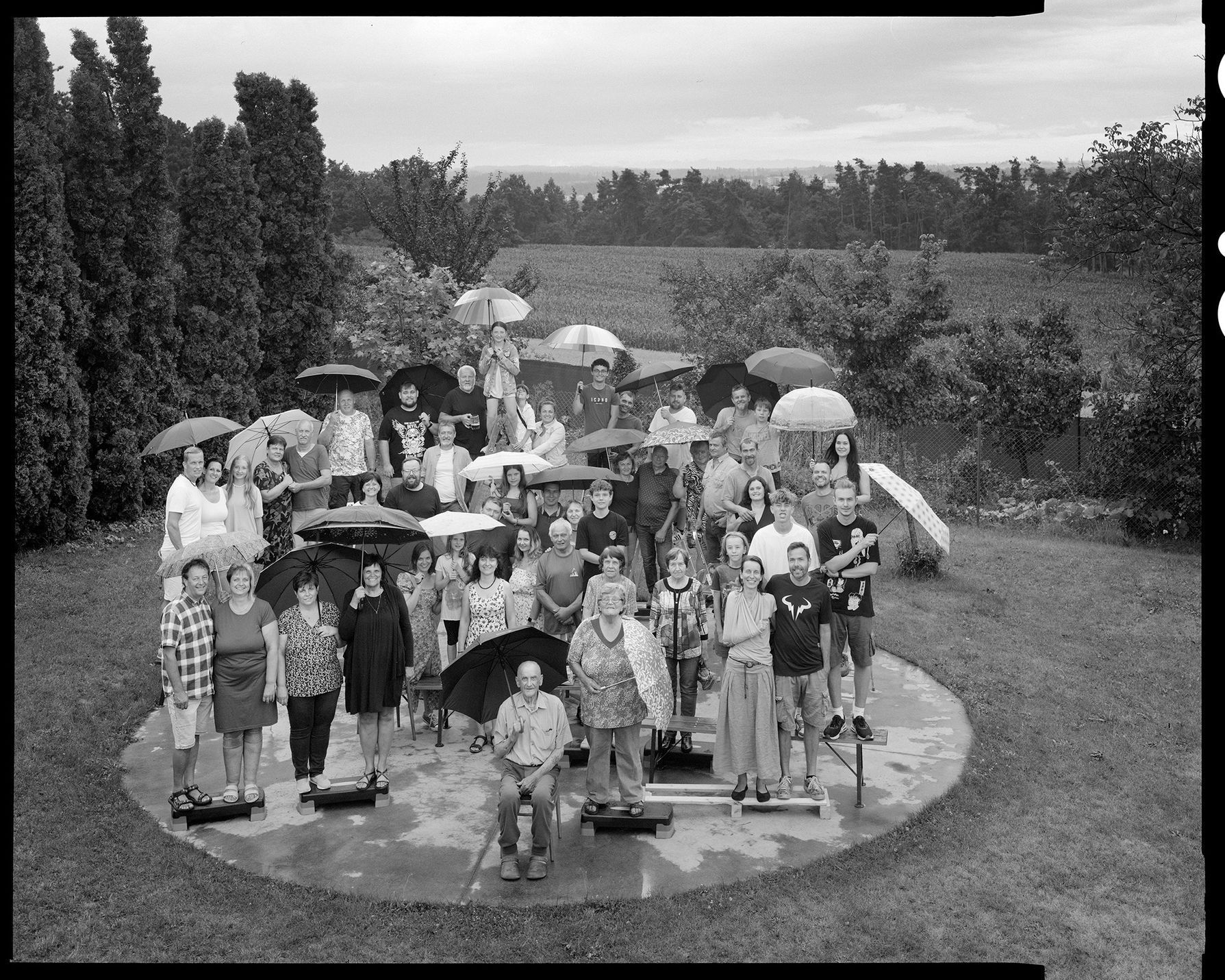 Skupinový portrét obyvatel města Náměšť nad Oslavou od fotografa Romana France.