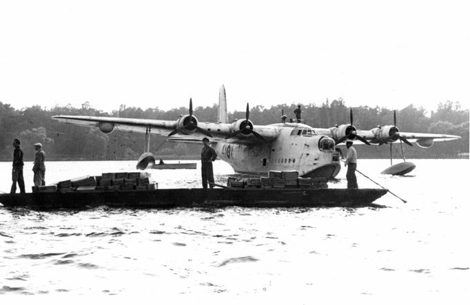 Archivní snímek z blokády západní části Berlína a následném vzniku „leteckého mostu“, která byl odstartován  24.6. 1948.