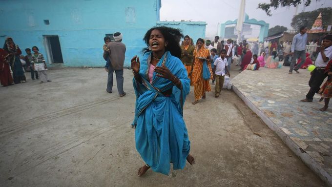 Foto: Vymítání ďábla na indický způsob