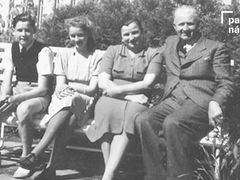 Generál Ludvík Svoboda s rodinou.