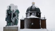 Na samotném vrcholu Radhoště se nachází kaple svatého Cyrila a Metoděje z let 1896–1898 a sousoší obou věrozvěstů autora Albína Poláška z roku 1931.