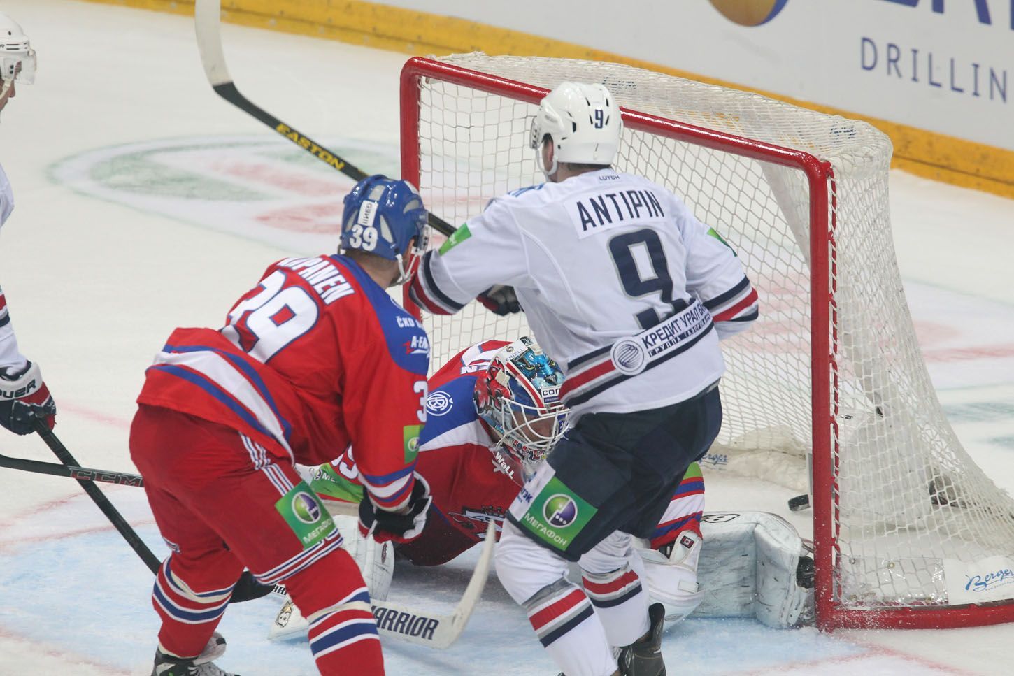 Lev Praha vs. Magnitogorsk, čtvrté finále KHL v O2 aréně (Antipin)