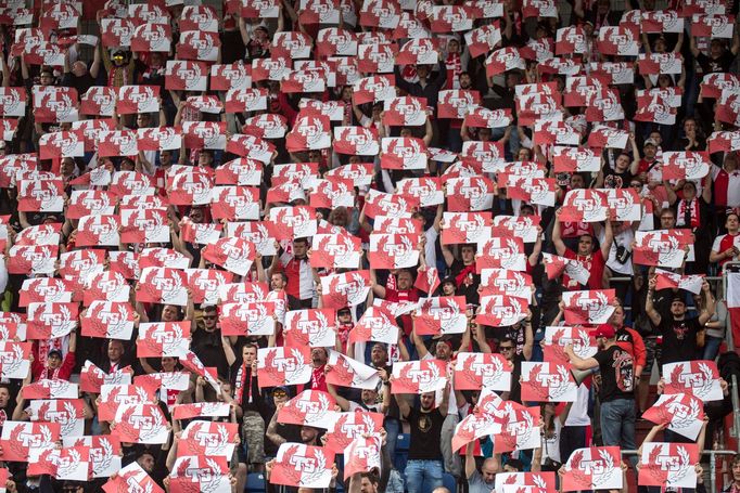 Fanoušci Slavie slaví titul po 4. kole nadstavby Fortuna:Ligy Baník - Slavia