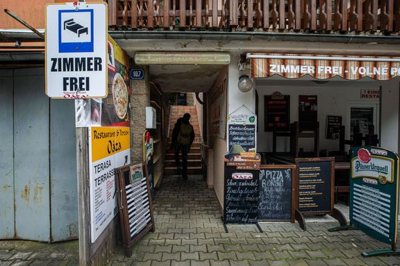 "Zimmer frei!" lákají návštěvníky penziony.