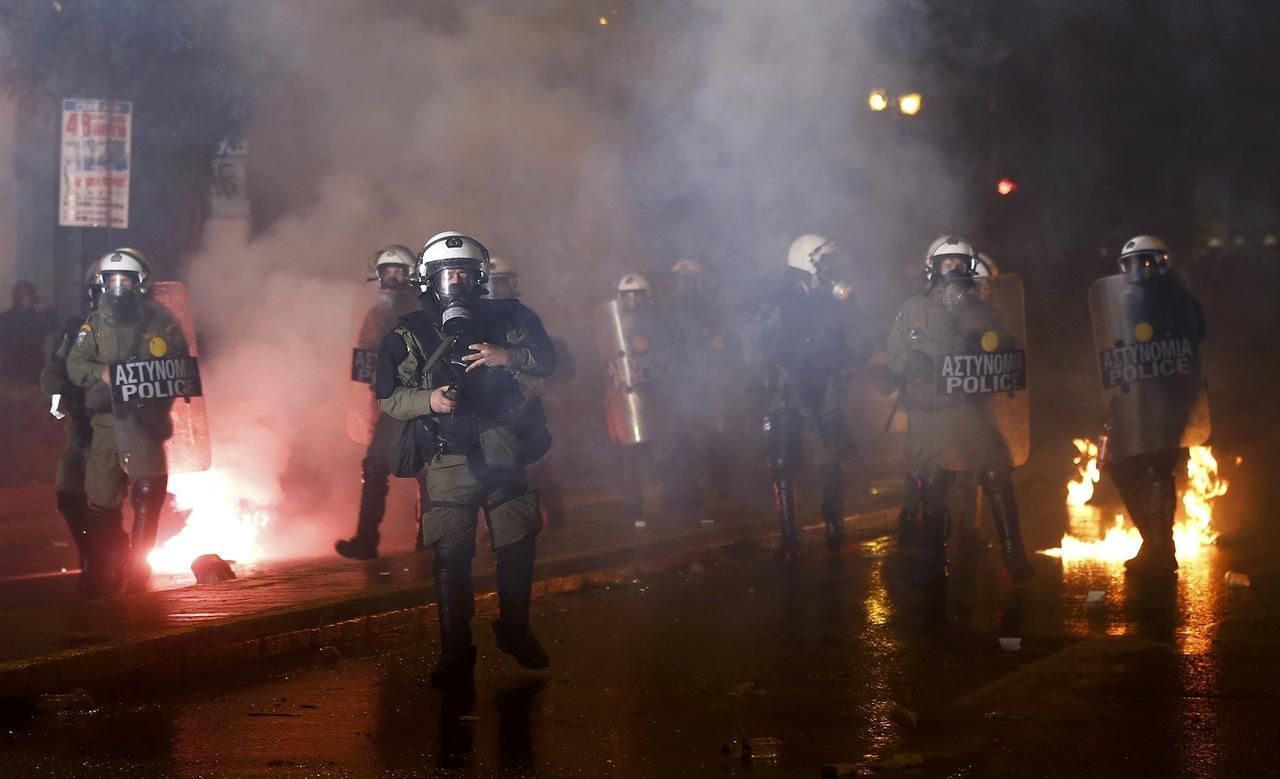 Řecko schválení úspor a demonstrace