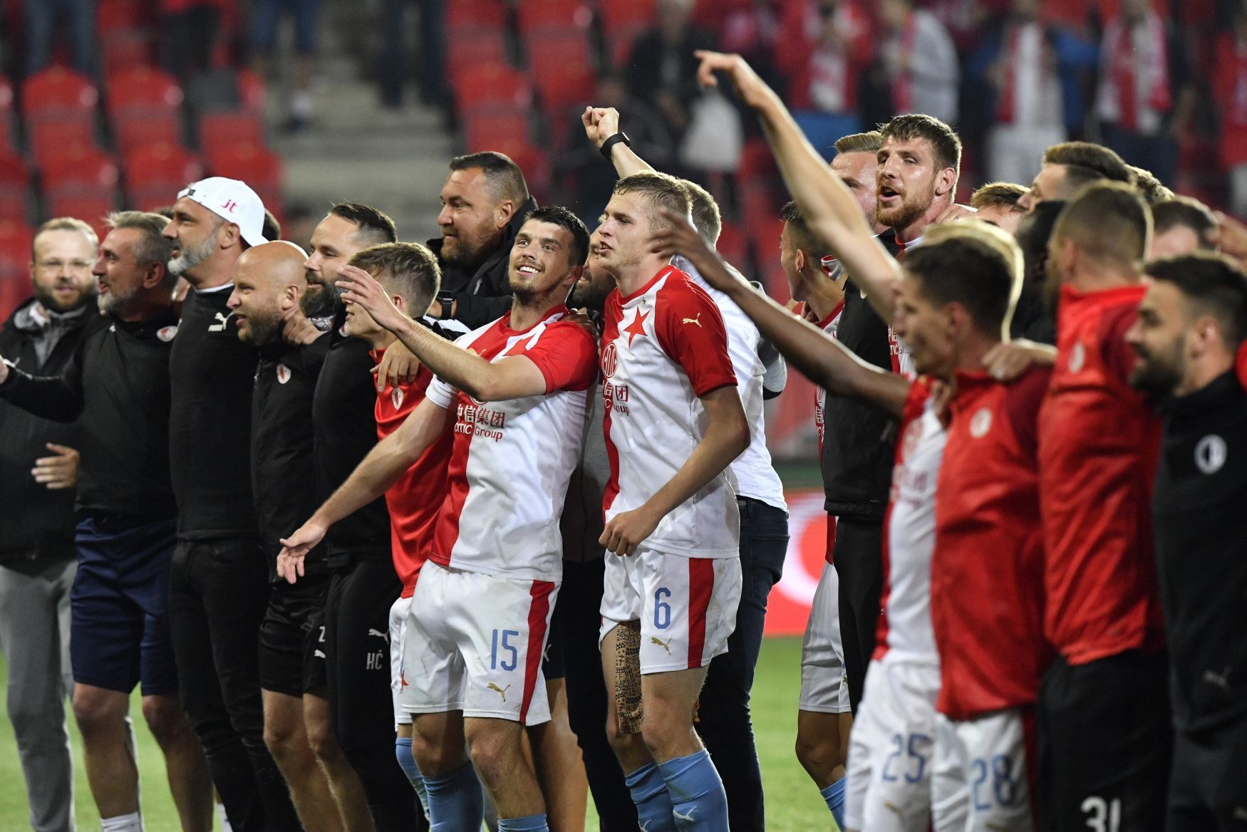 Slávisté slaví titul po vítězství v zápase 2. kola nadstavby nad Plzní