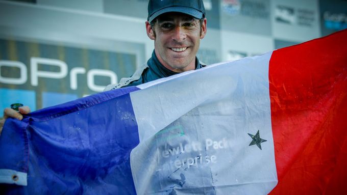 Simon Pagenaud oslavil triumf v IndyCar po nedělním závodě v Sonomě s francouzskou vlajkou.