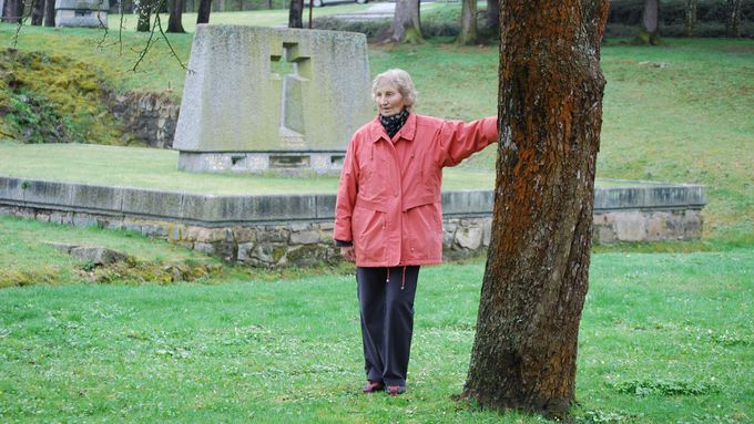 Jedna ze dvou sester, které přežily Ležáky, Jarmila Doležalová, rozená Štulíková.