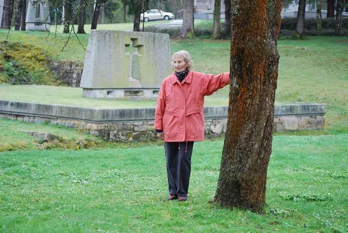 Jedna ze dvou sester, které přežily Ležáky, Jarmila Doležalová, rozená Štulíková.