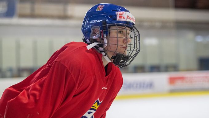Po návratu k dětské sportovní lásce, hokeji, už Karolína Erbanová obléká národní dres.
