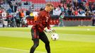 Liga mistrů 2022/23, Bayern - Plzeň: Manuel Neuer při rozcvičce.