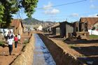 Slum Bwaise na okraji ugandského hlavního města Kampaly. V celé Kampale, která má zhruba 1,5 milionu obyvatel, je 57 slumů.