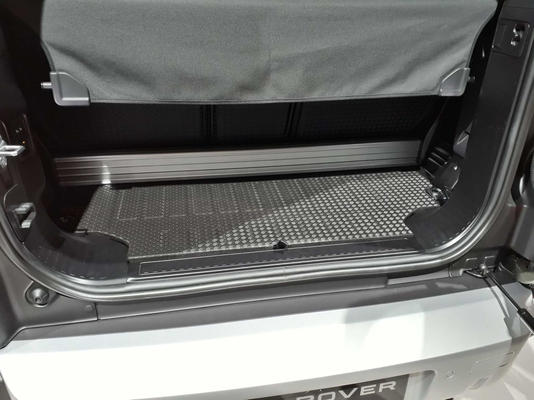 Land Rover Defender živě na IAA