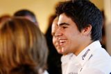 Jediným nováčkem tak zatím zůstává 18letý Lance Stroll za volantem Williamsu. Synovi miliardáře ale to kokpitu slavné stáje nepomohly jen tatínkovy peníze, může se pyšnit titulem letošního evropského šampiona Formule 3.