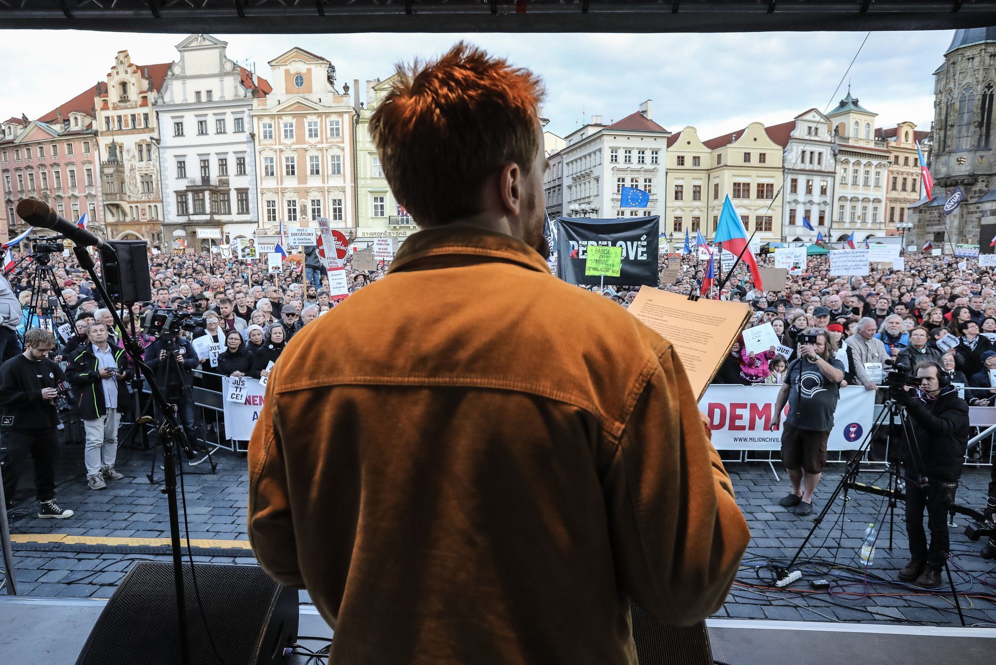 Třetí demonstrace proti Benešové a Babišovi a za spravedlivou justici, Staroměstské náměstí, Praha