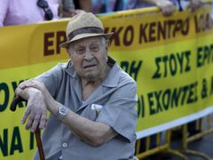 Řečtí důchodci mají odcházet do penze v 67 letech. 