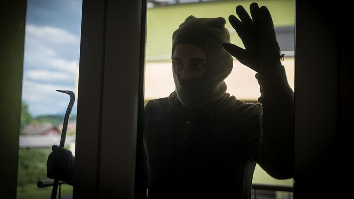 Gang lupičů okolo Prahy asi neřádil. Mohlo jít o osamocené zloděje, tvrdí policie
