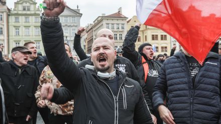 V centru Prahy demonstrovali odpůrci vládních opatření. Ke střetům s policií nedošlo
