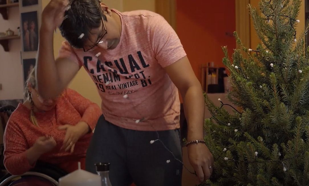 Jeden svět - Manželství - Zdenka a Tabish Karimovi