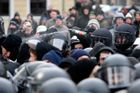 Slovensko se ptá: Zabil Roma slzný plyn policistů?