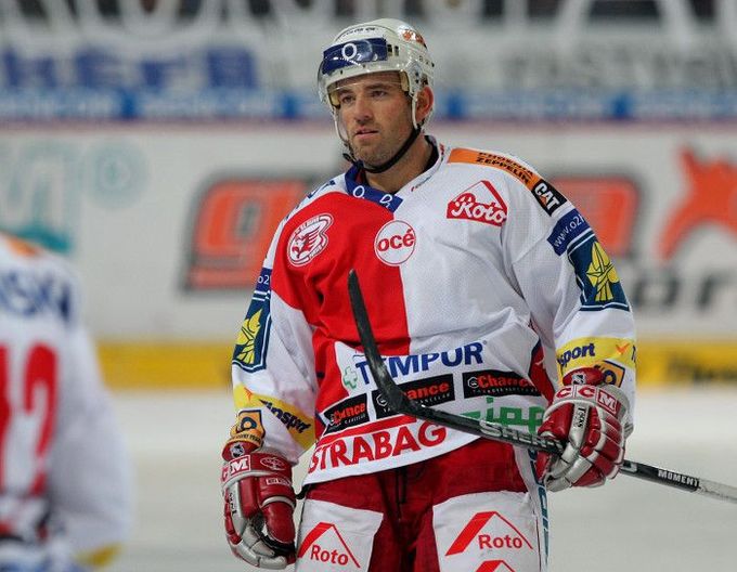 David Hruška (HC Slavia Praha), autor 1. gólu do sítě domácí Sparty.