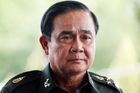 Velení ozbrojených sil v čele s generálem Prajutche Čan-Očou vyhlásilo stanné právo.