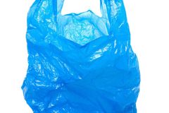 Plastové tašky v obchodech nemají být zdarma, potvrdila vláda