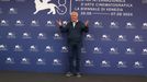 Claude Lelouch na benátském festivalu.