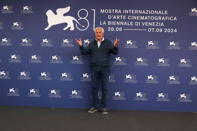 Claude Lelouch na benátském festivalu.