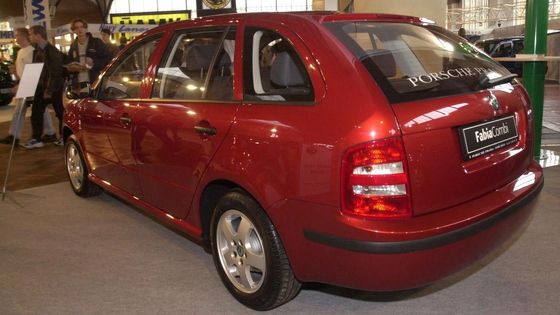 Na konci roku 2000 měla českou premiéru v Praze Škoda Fabia s karoserií kombi.