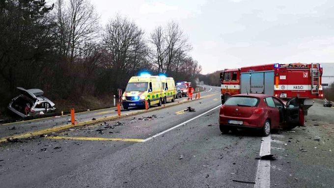 Nehoda dvou aut u Kuřimi na Brněnsku.