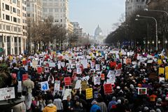 Stop policejní zvůli, volaly tisíce lidí ve Washingtonu