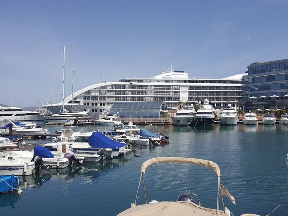Luxusní čtvrť s přístavem, Ocean Village na Gibraltaru.