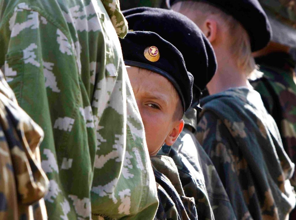 Fotky z drsného tábora na Krymu: Tady cvičí dětské vojáky