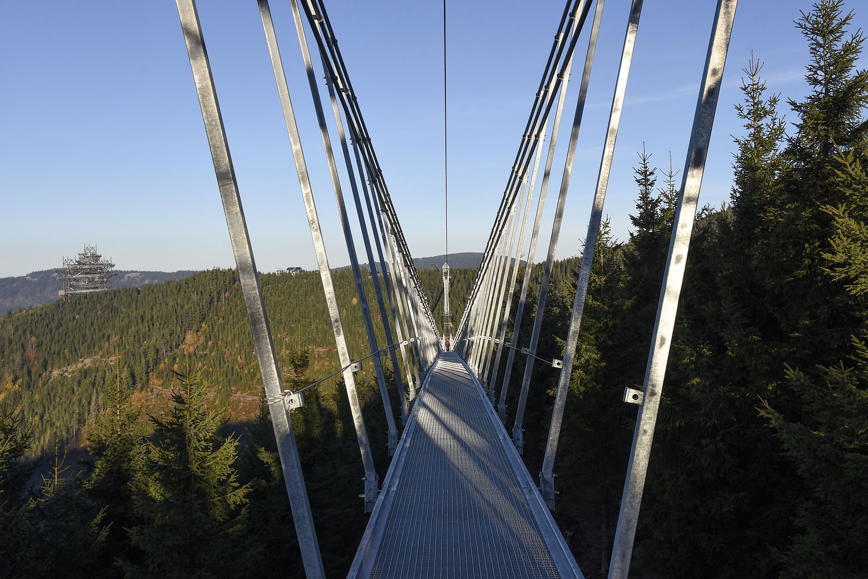 Visutý most v Dolní Moravě